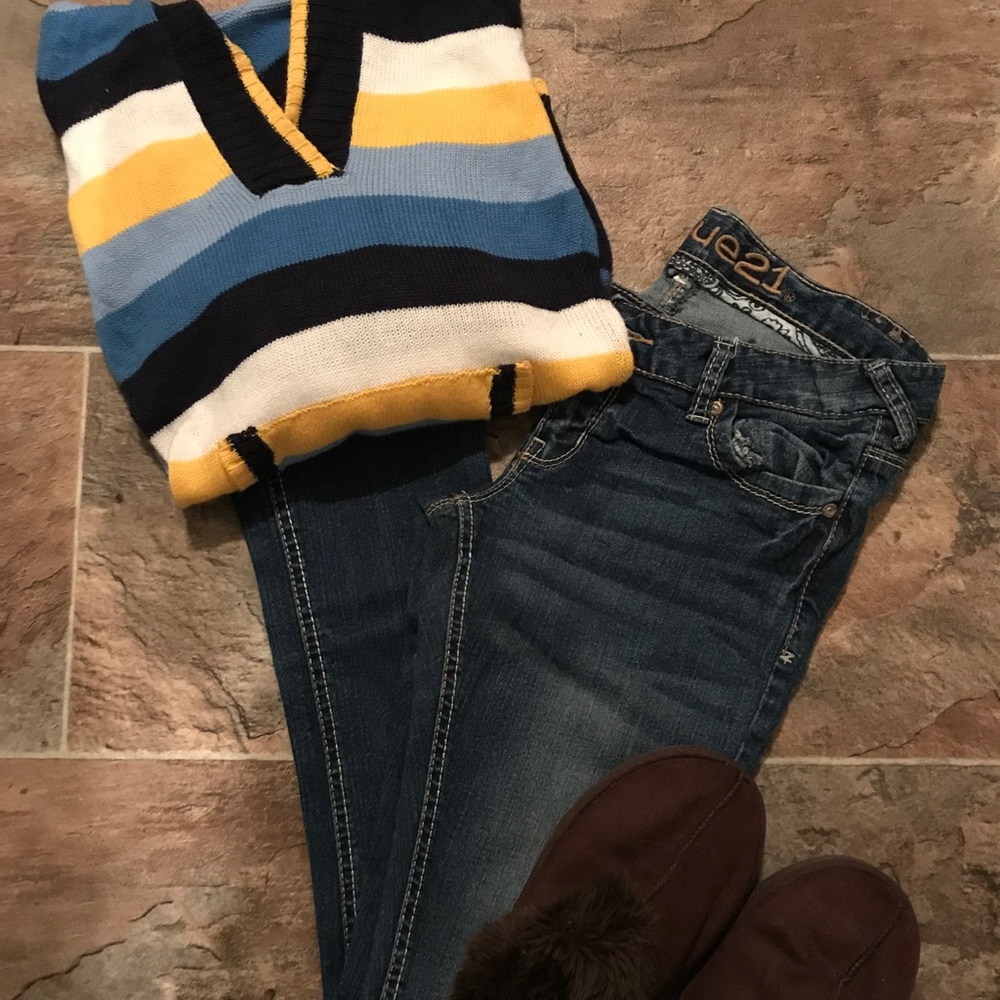 ❄️B1G1F Love by Cheeley Hood Sweater blue & ylw S
